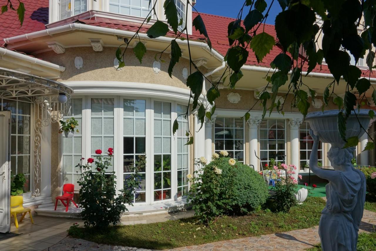 White House Apartments Odessa Eksteriør billede