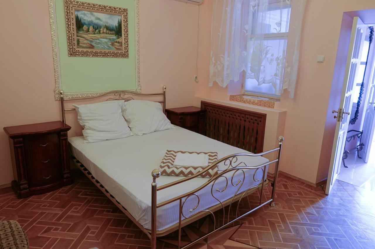 White House Apartments Odessa Eksteriør billede